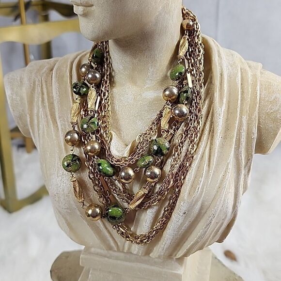 Vintage Gold tone and Olive Green graduated Necklace - Picture 1 of 9